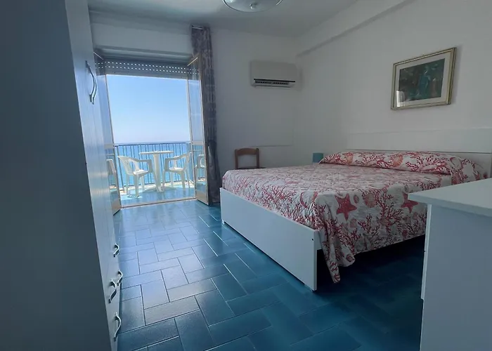 ホテル Ristorante Mareblu アマンテーア